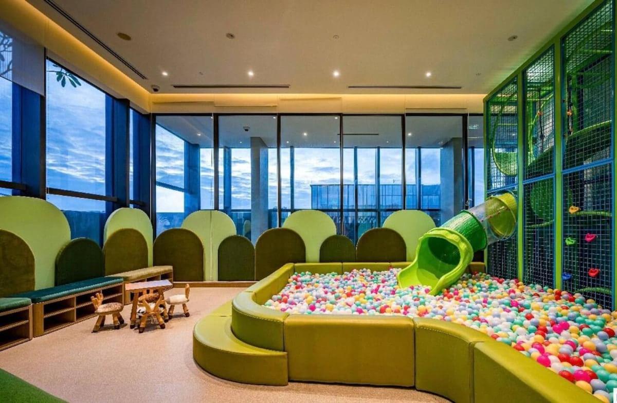 Luxury 2bd Rooftop Bar & Pool In Saigon Center Apartment *