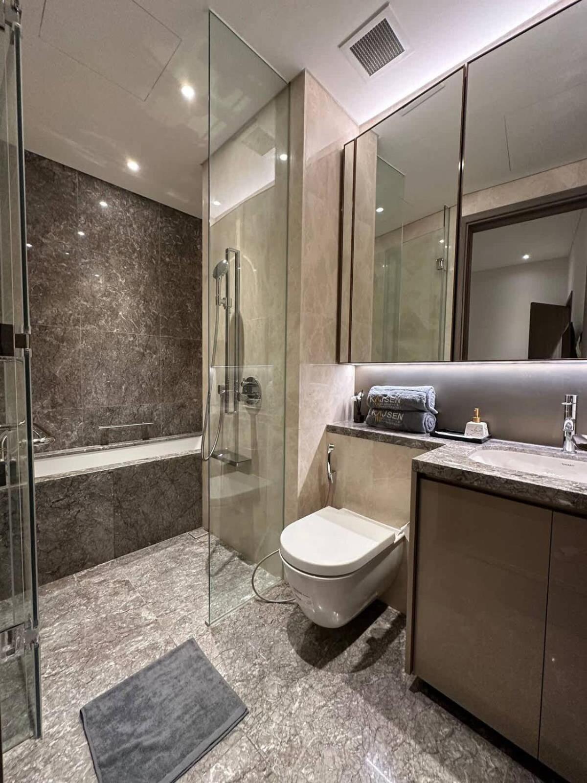 Luxury 2bd Rooftop Bar & Pool In Saigon Center