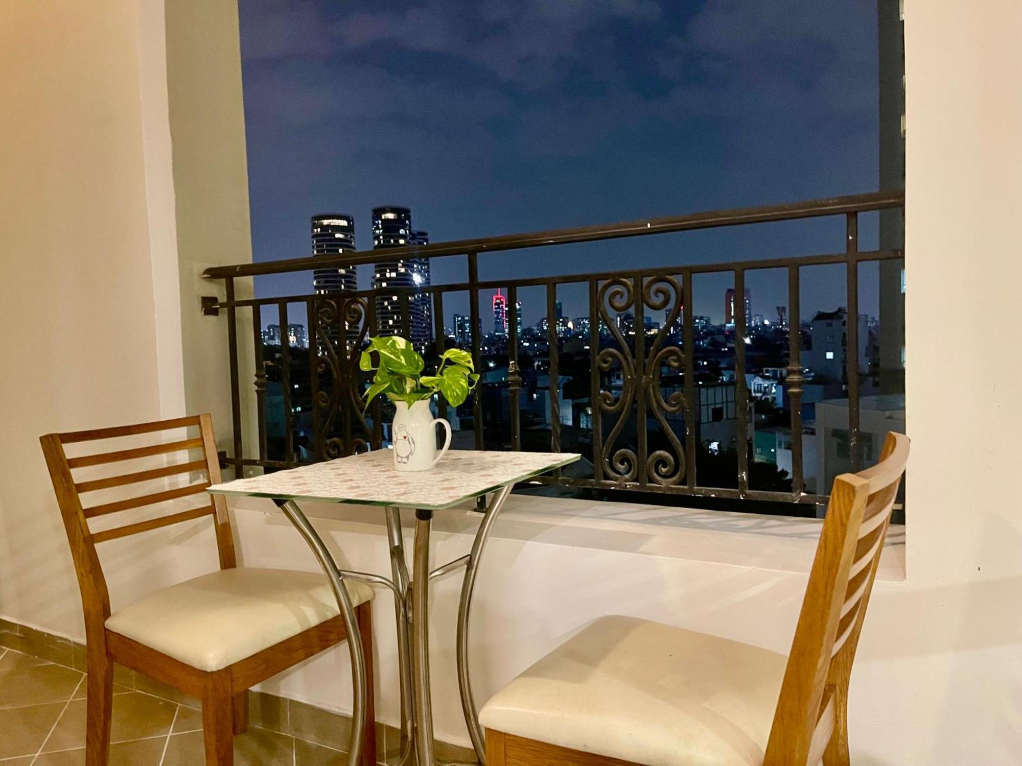 The Manor 1 Bedroom 64sqm Apt, Good Location, Free Rooftop Pool *