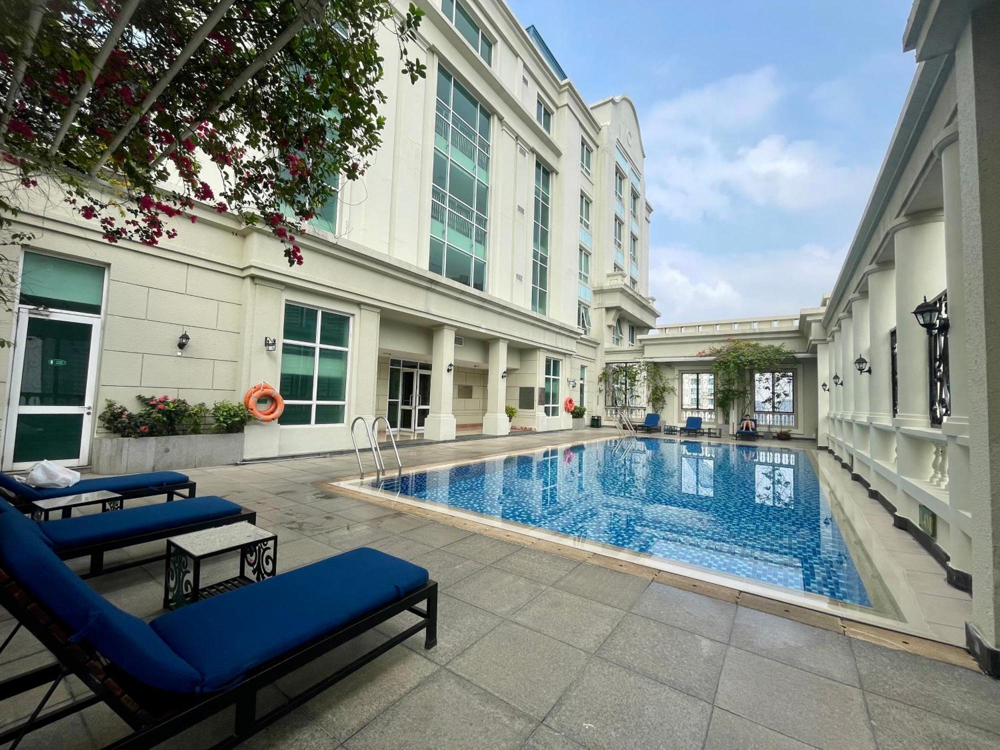 The Manor 1 Bedroom 64sqm Apt, Good Location, Free Rooftop Pool * Ho Chi Minh City