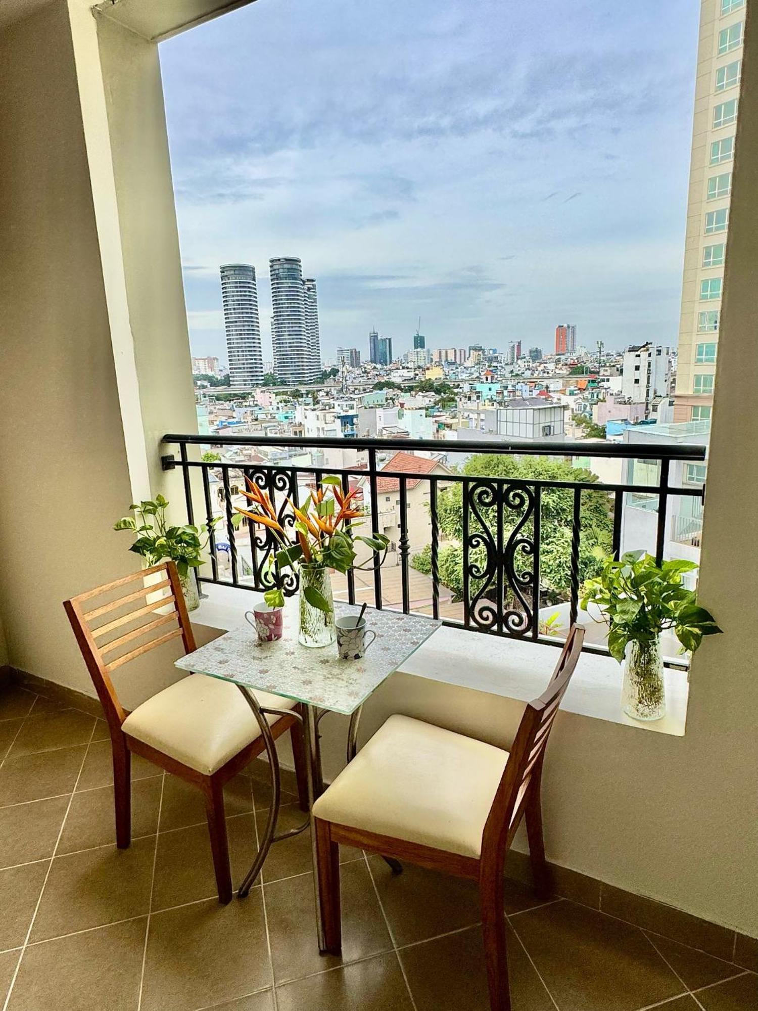 The Manor 1 Bedroom 64sqm Apt, Good Location, Free Rooftop Pool Apartment Ho Chi Minh City