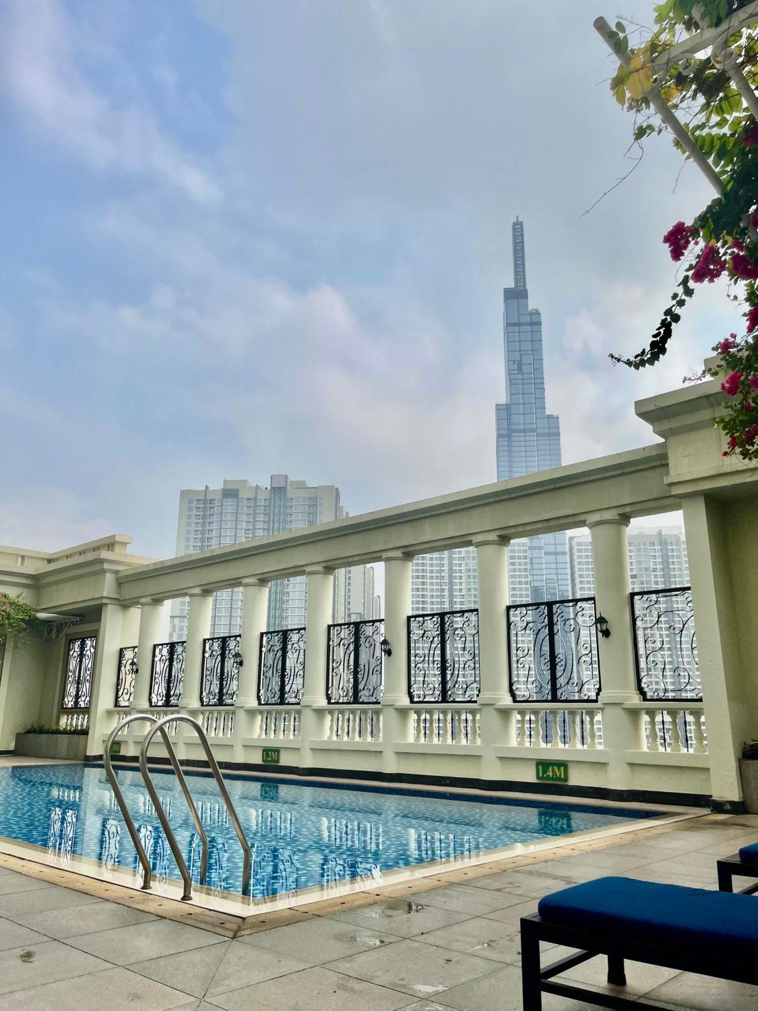 The Manor 1 Bedroom 64sqm Apt, Good Location, Free Rooftop Pool Apartment *