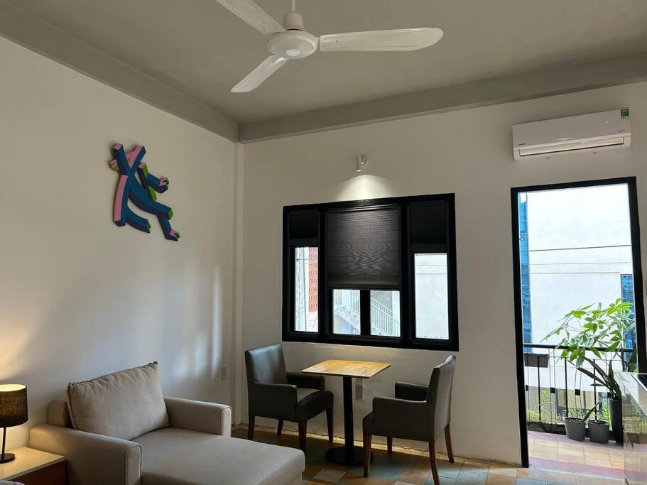 Chum Charming Studio, Near Reunification Palace *