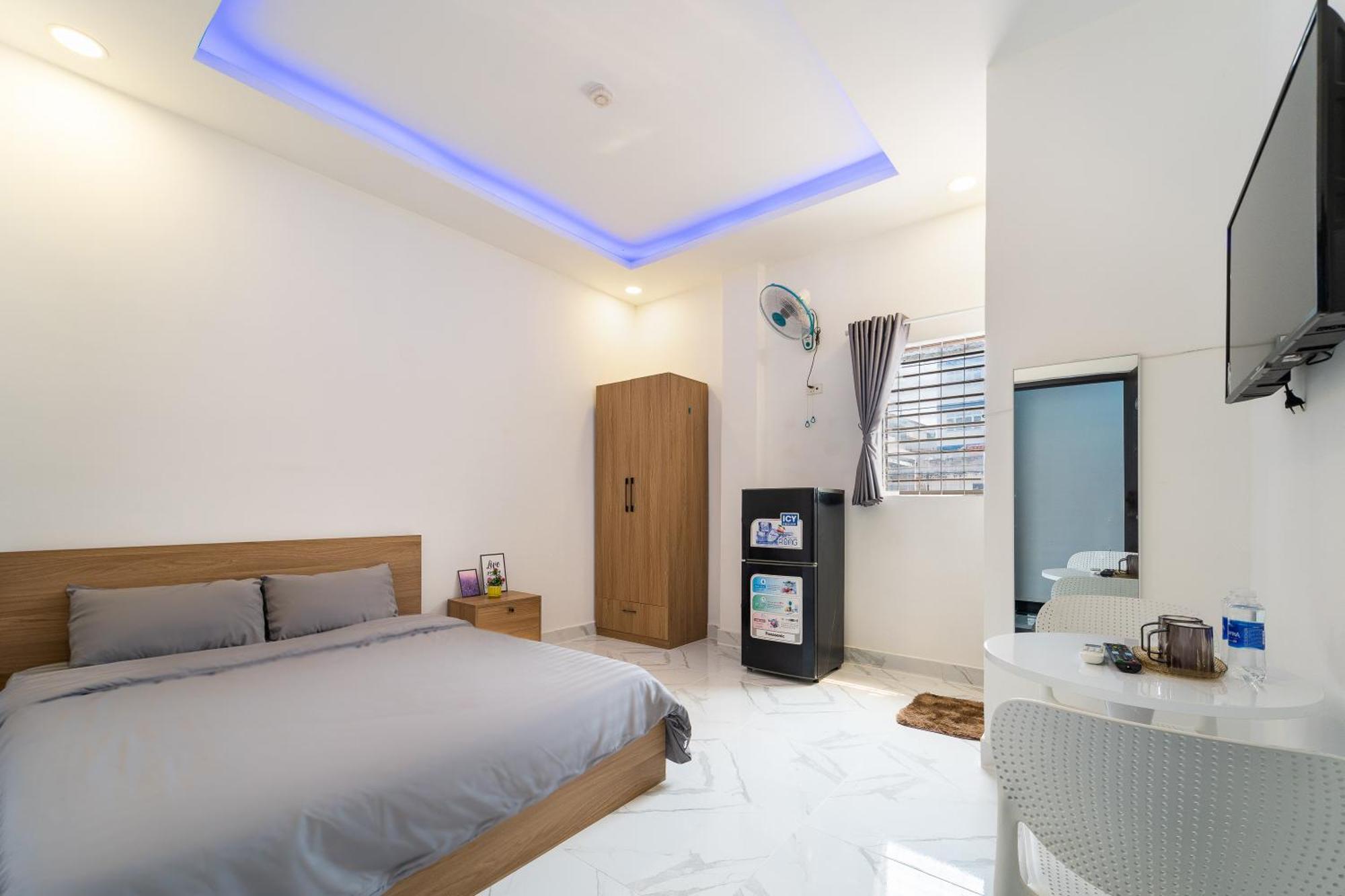 Apartment 1br Near Bui Vien Balcony & Washer 25 Ho Chi Minh City
