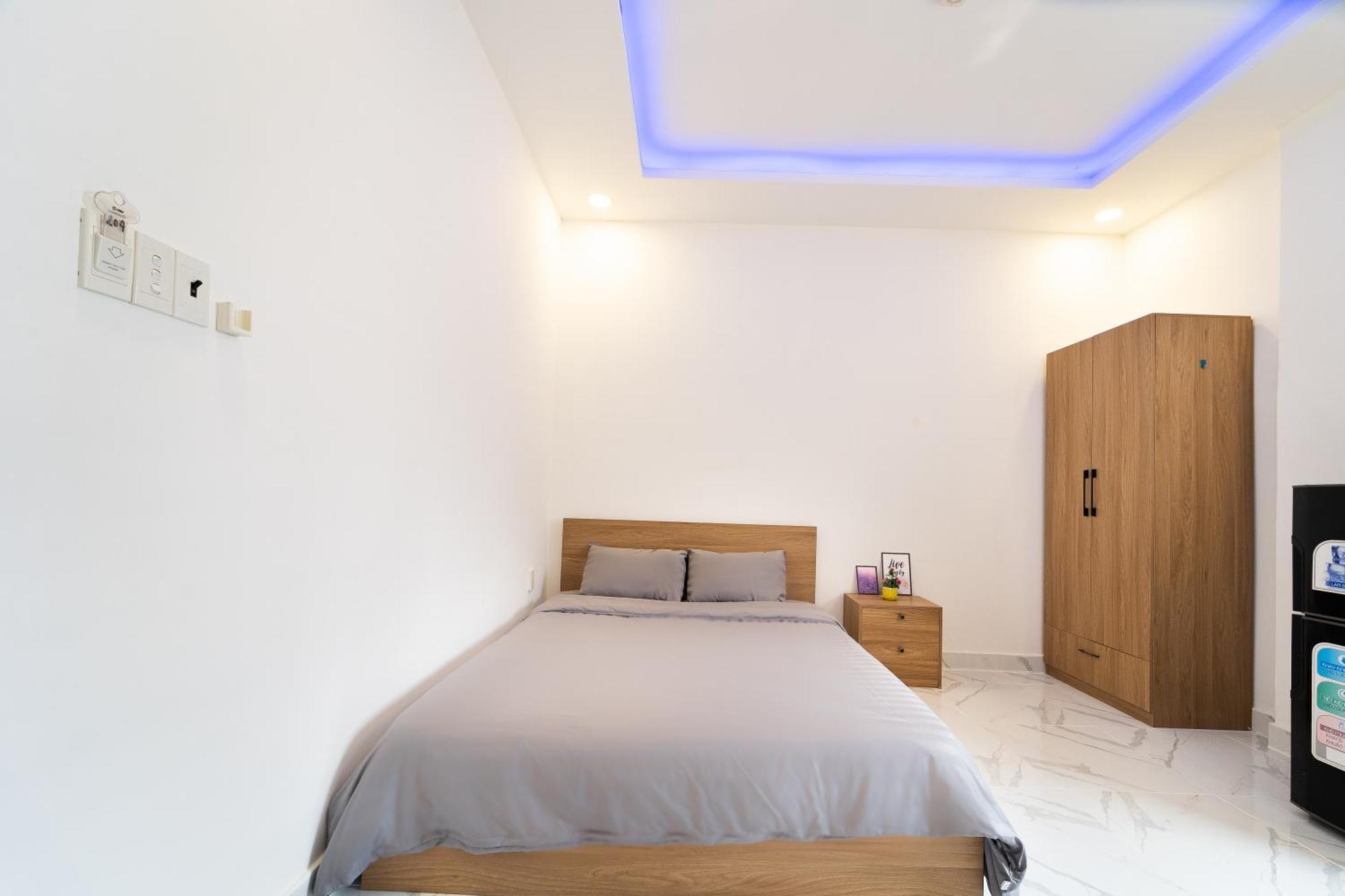 Apartment 1br Near Bui Vien Balcony & Washer 25 *