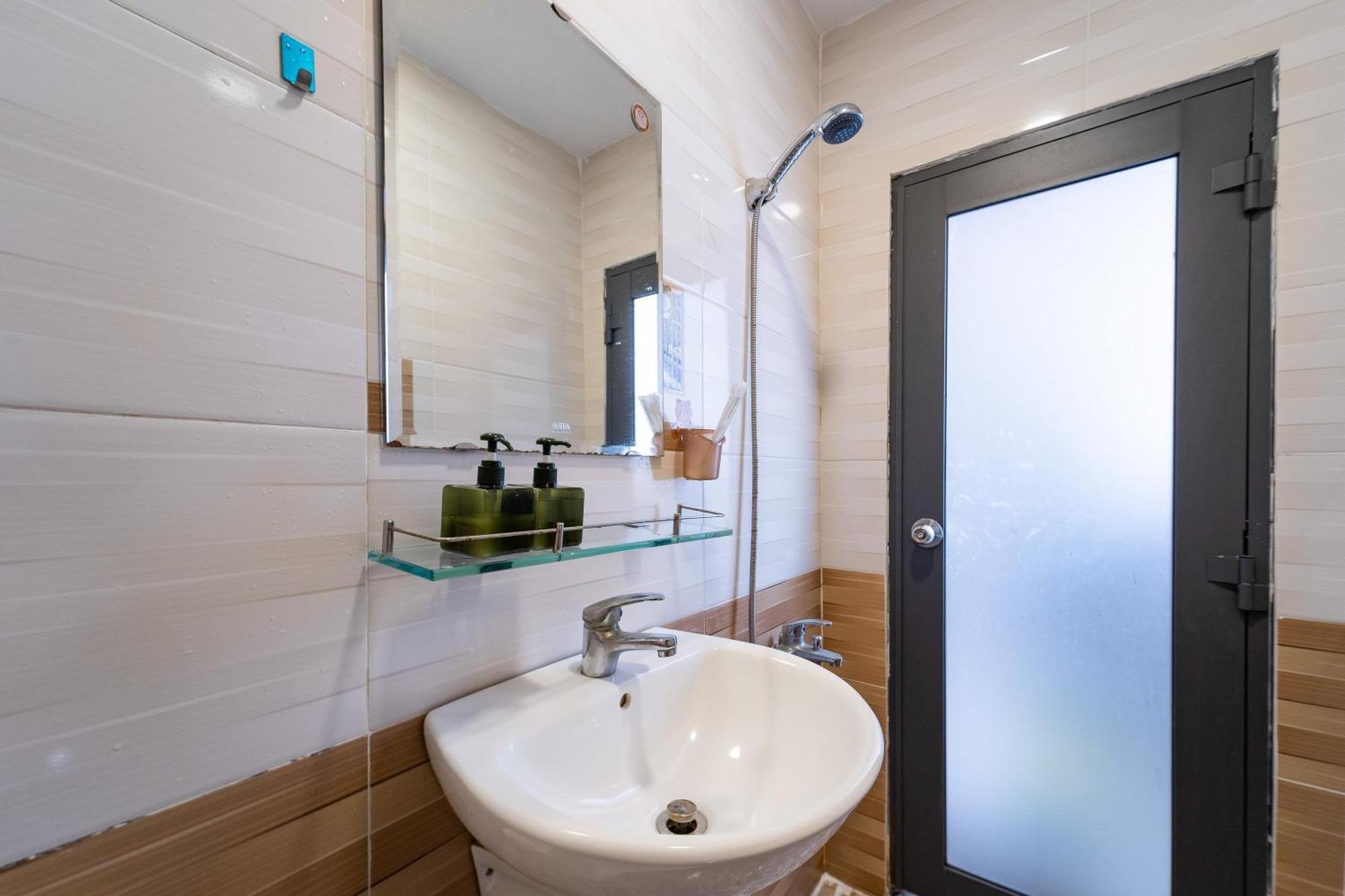 1br Near Bui Vien Balcony & Washer 25 * Ho Chi Minh City