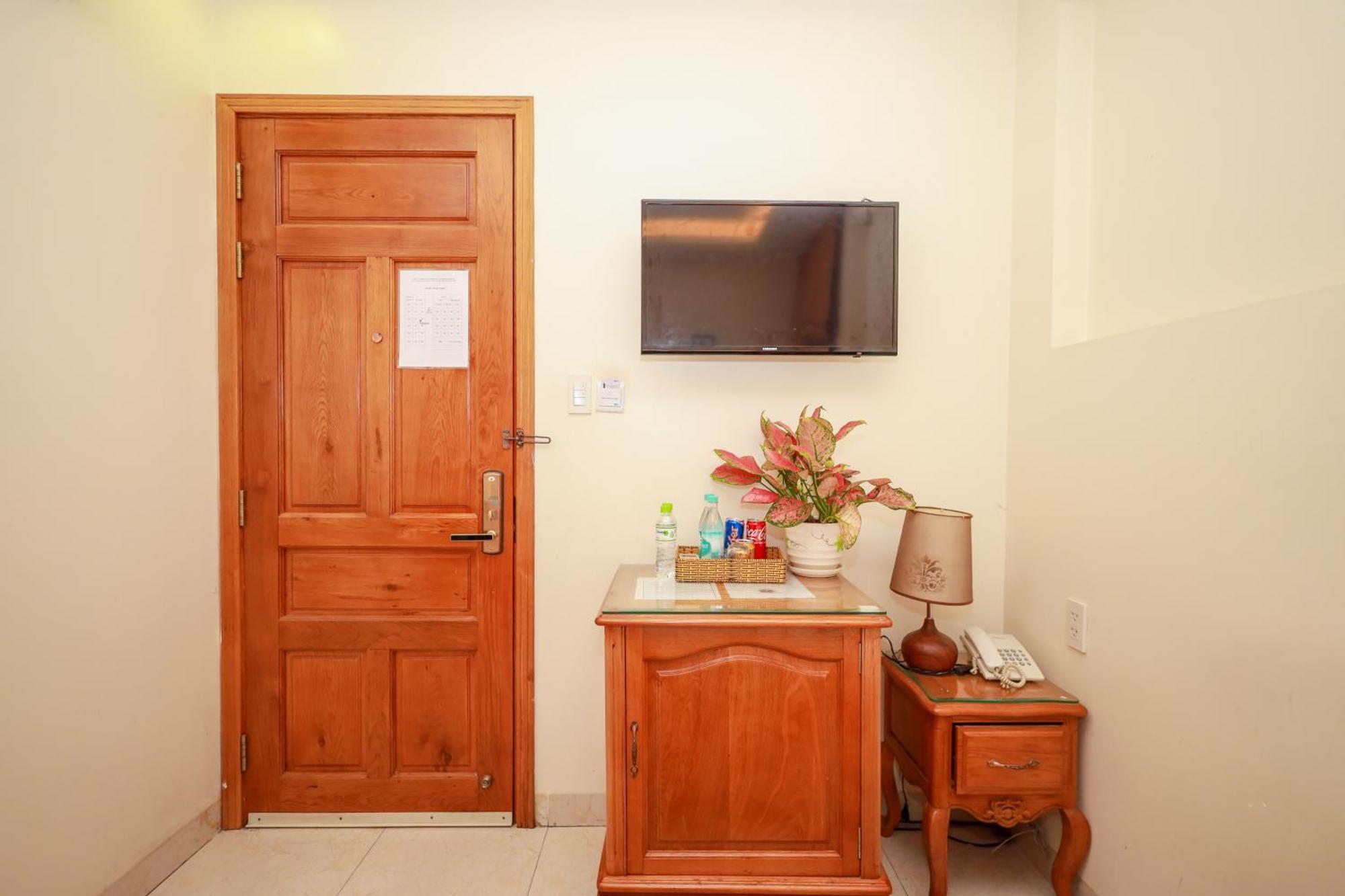 Hotel Sazi Erato Airport Hotel 2*