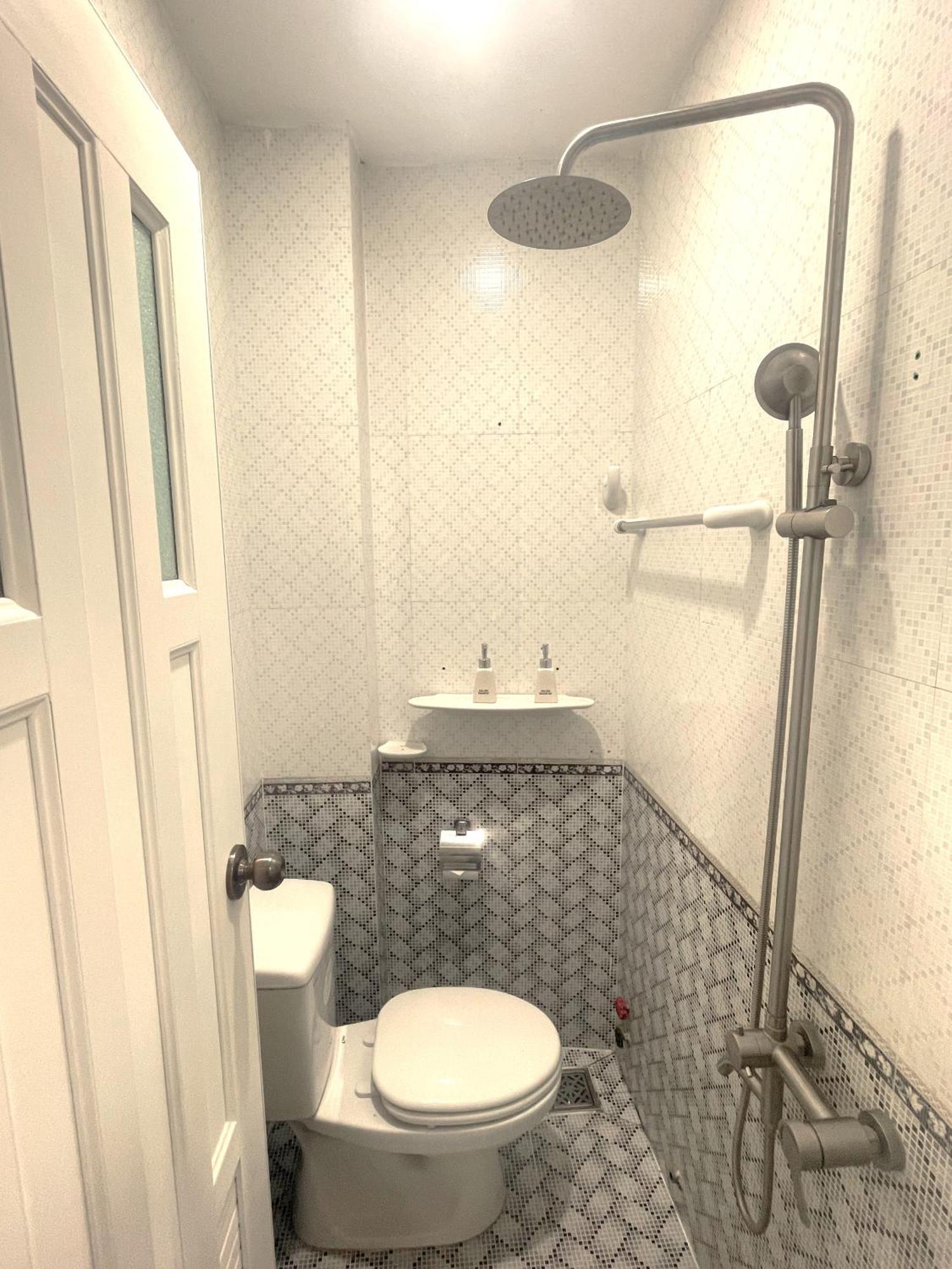 Bed & Breakfast Luxhome - Bui Vien Walking Street Ho Chi Minh City