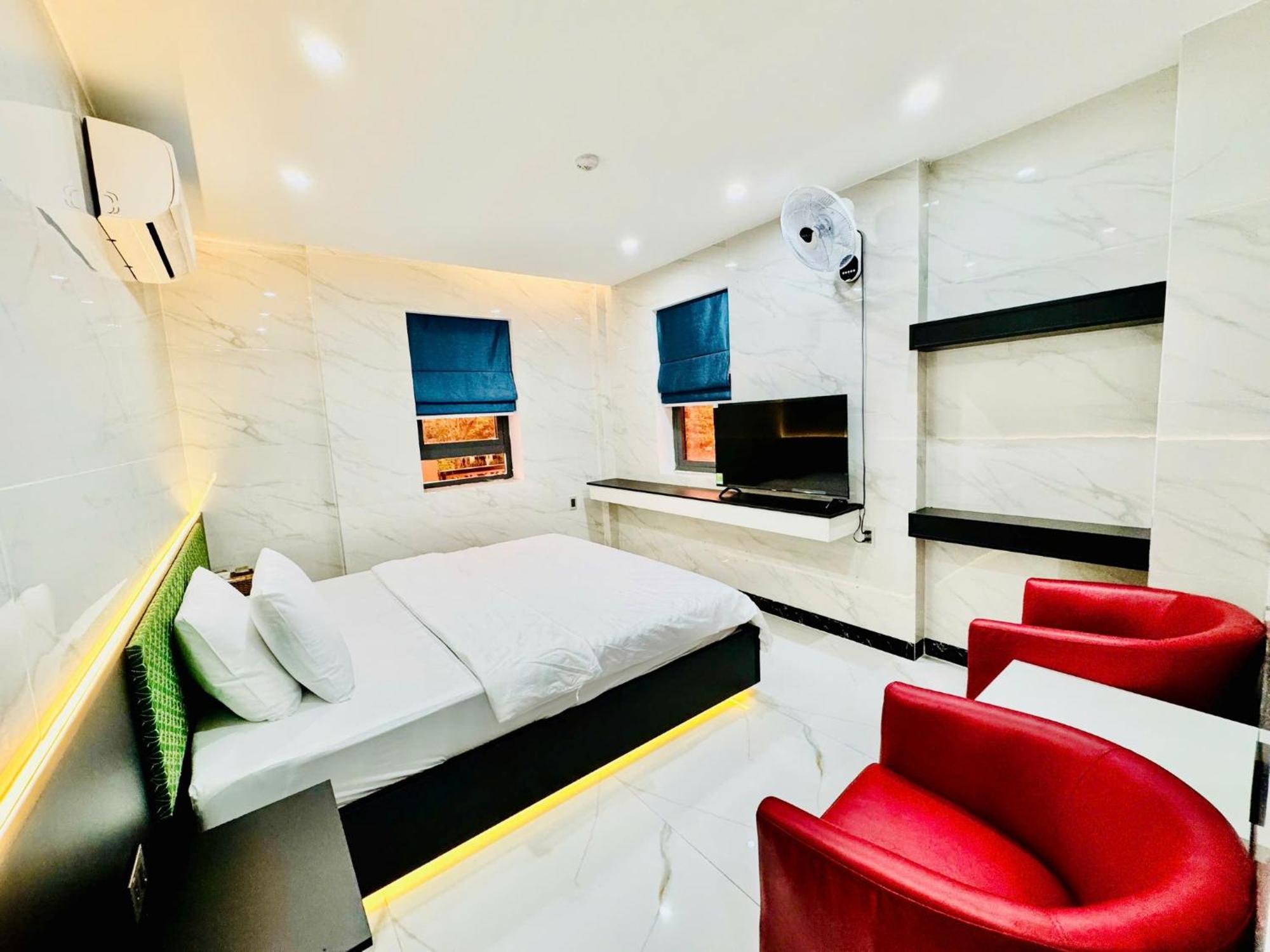 168 Hotel *