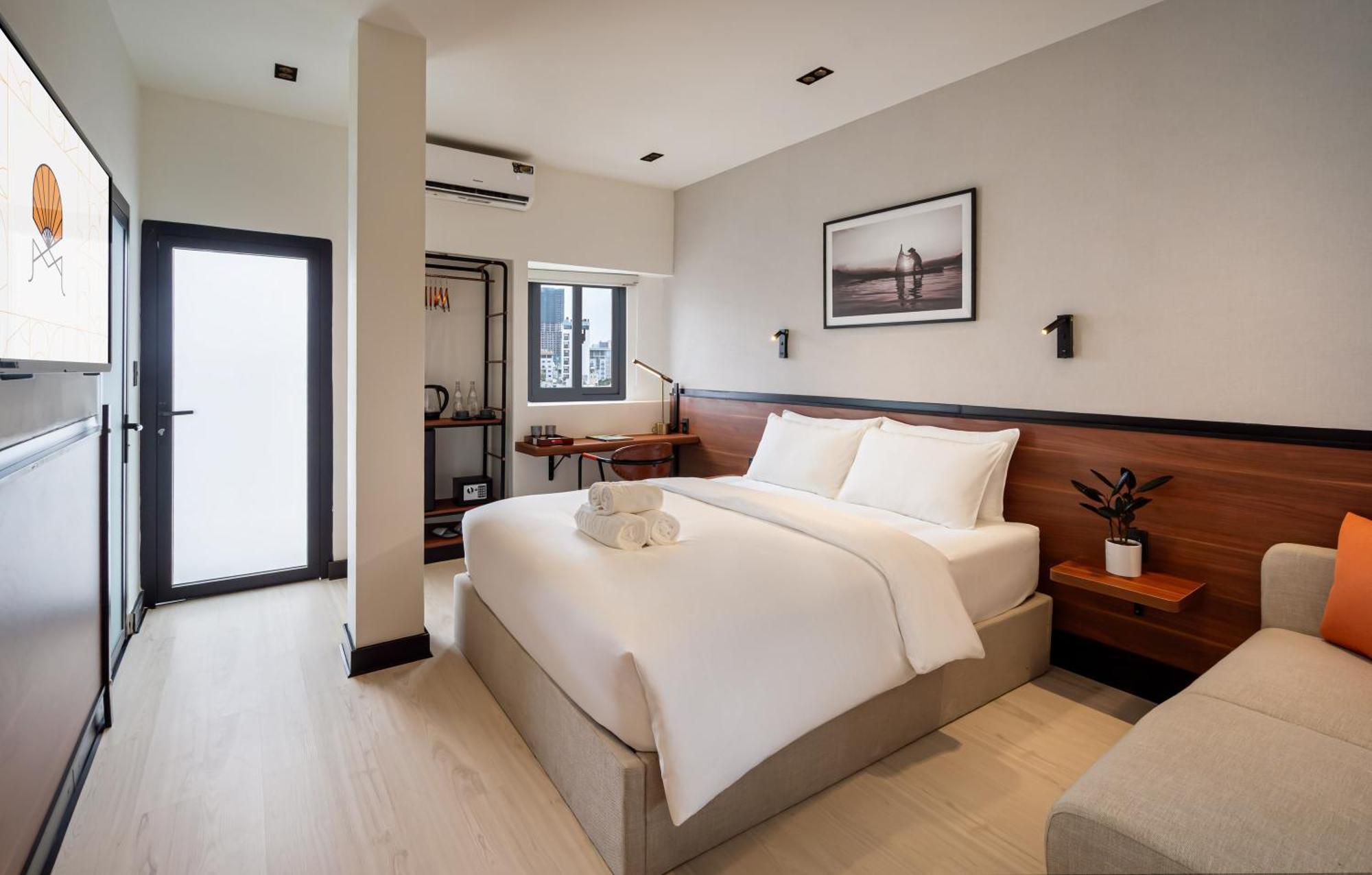 Metrolux Contemporary Hotel 4*
