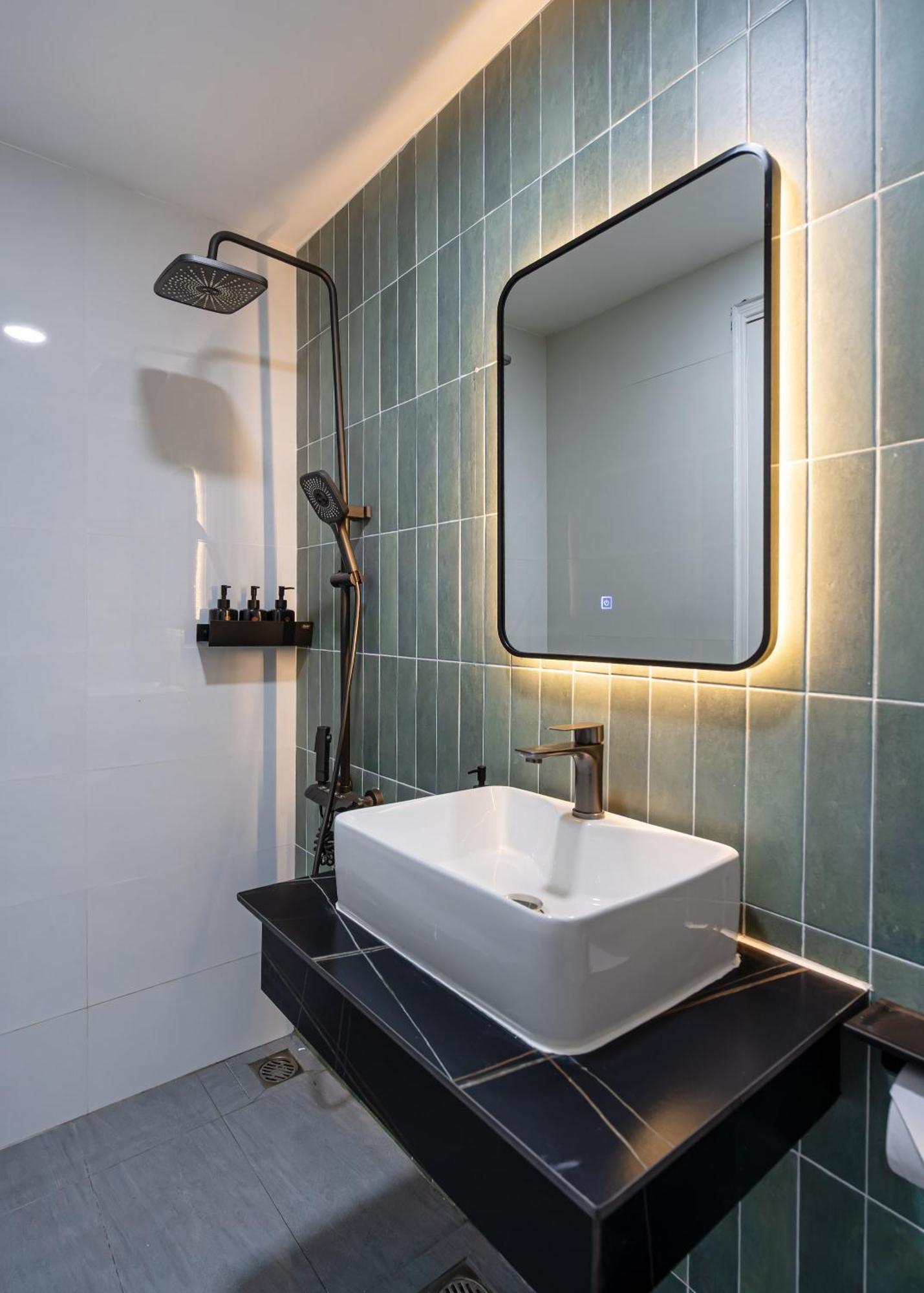 Metrolux Contemporary Hotel