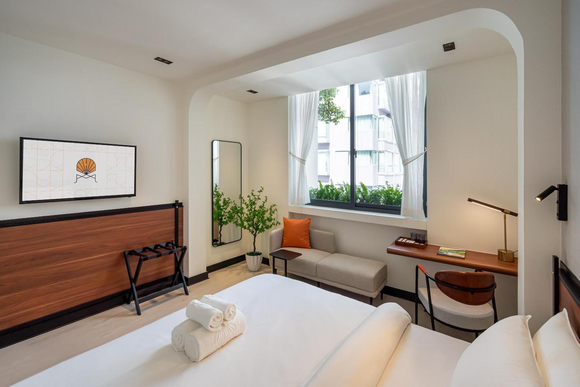 Metrolux Contemporary Hotel