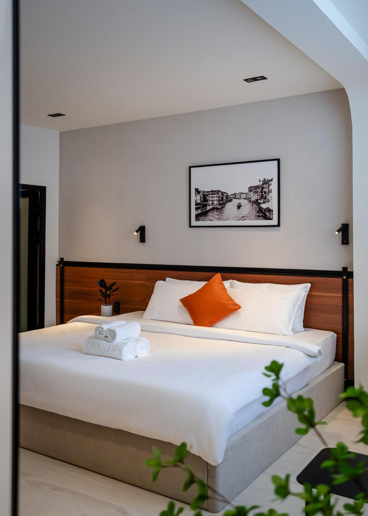 Hotel Metrolux Contemporary