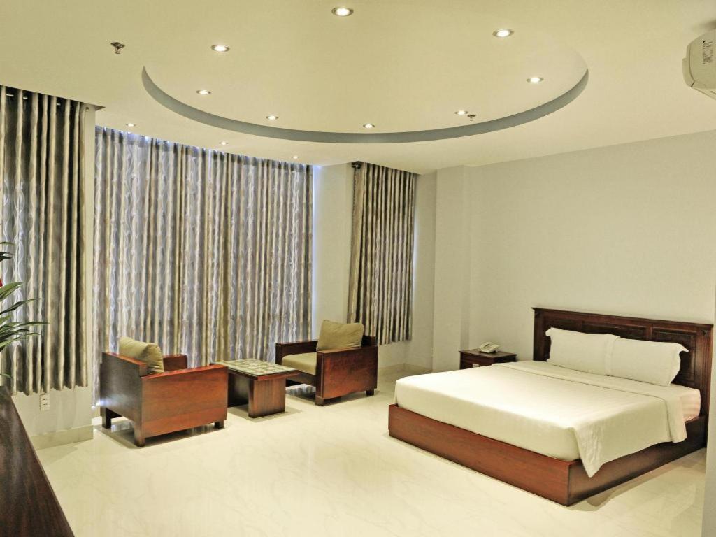 Phoenix Saigon 2*