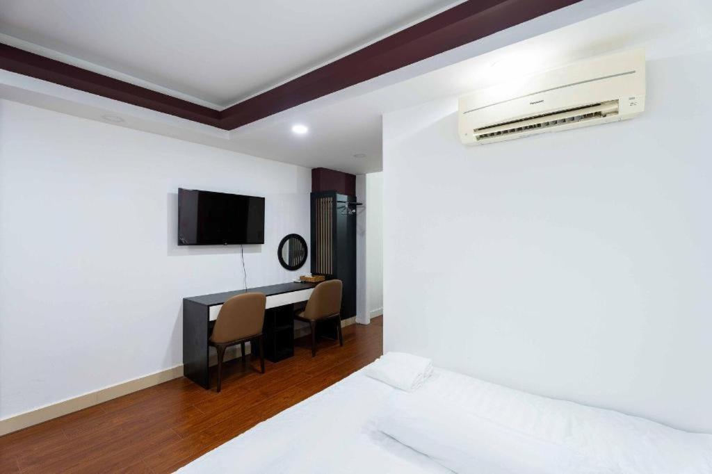 Hotel Tuan Viet Dinh Tien Hoang *