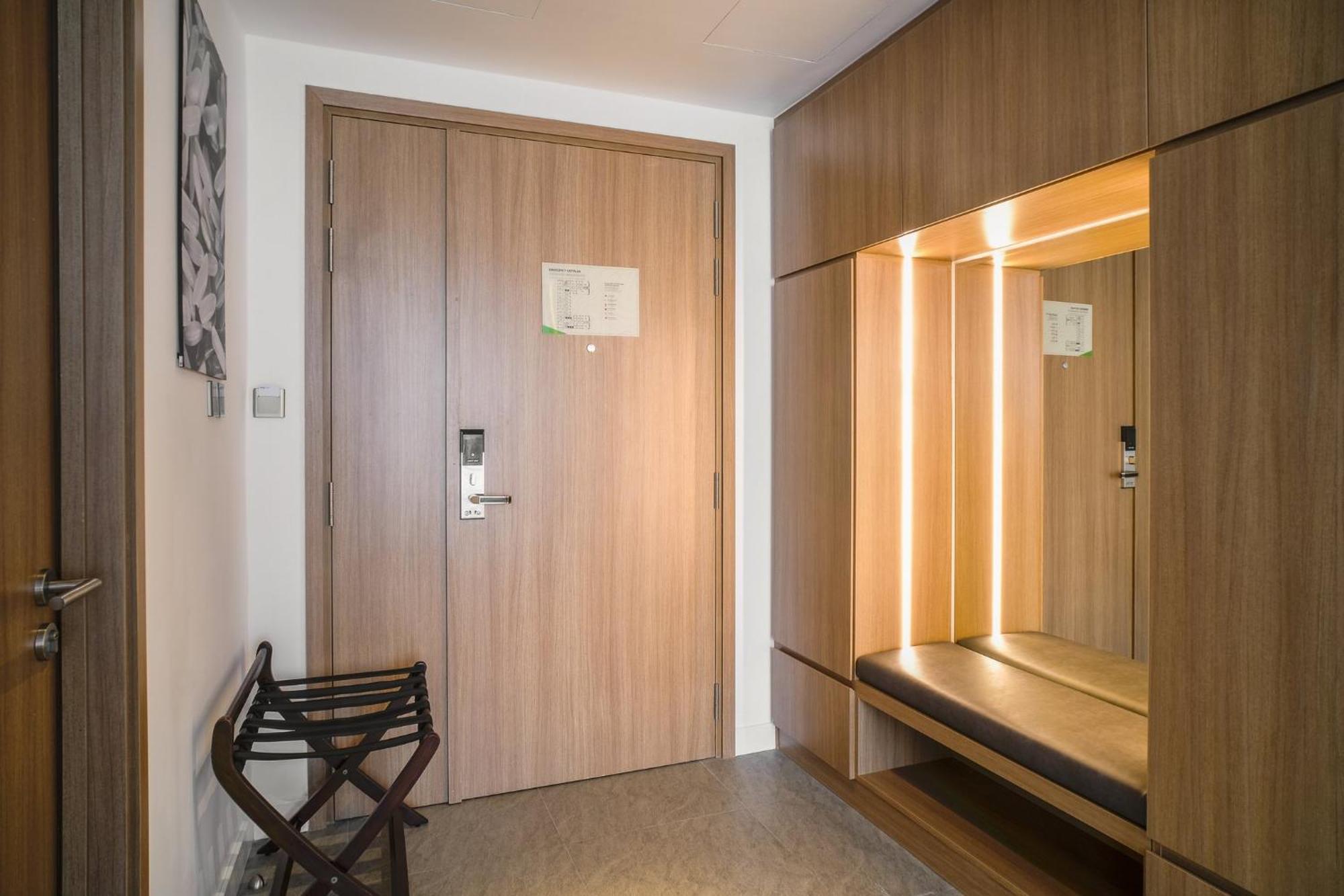 Hotel & Saigon Airport By Ihg