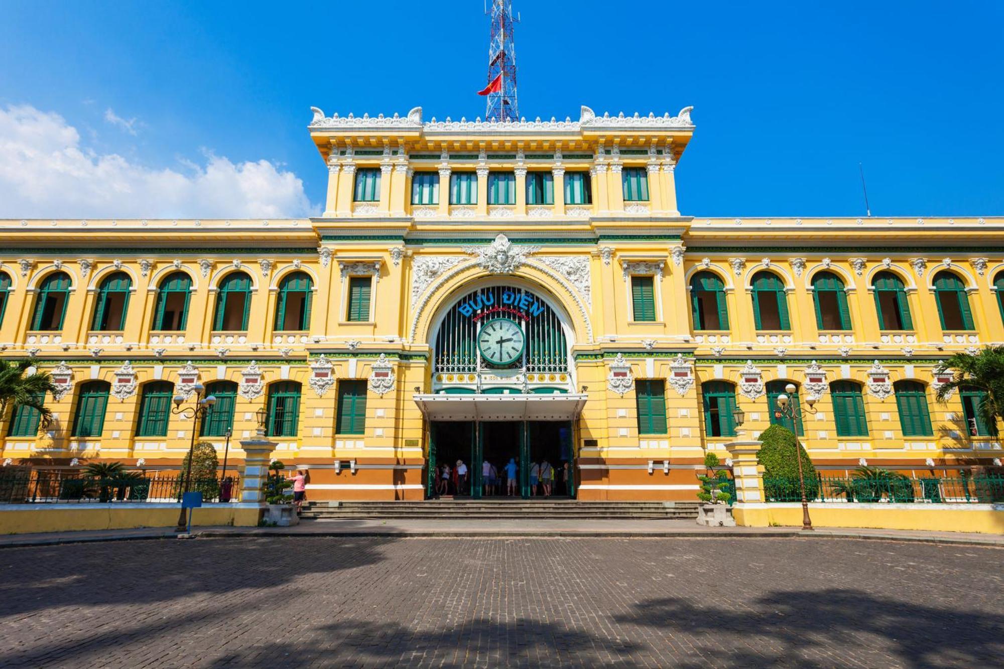 Hotel & Saigon Airport By Ihg 5*