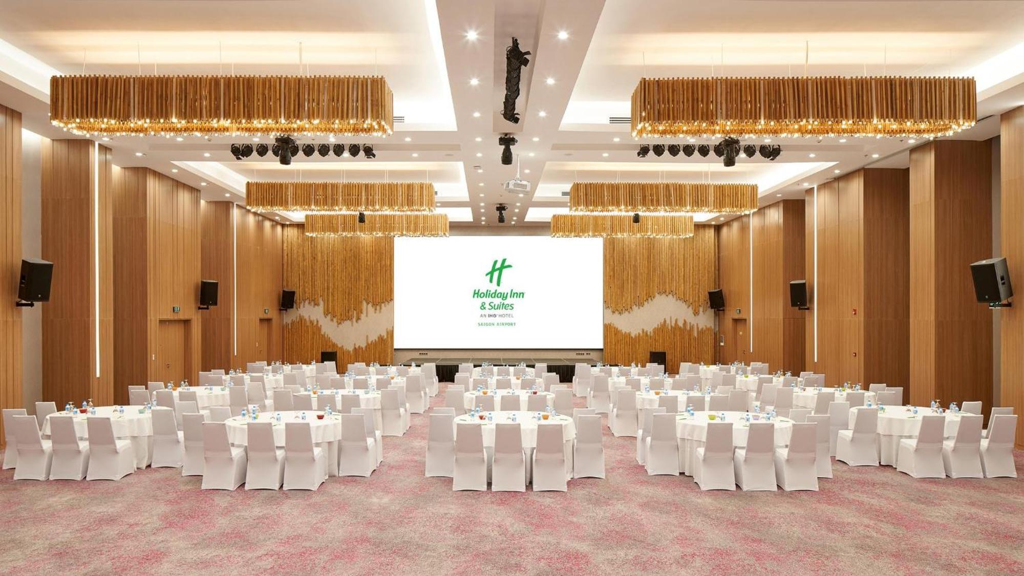 Hotel & Saigon Airport By Ihg Ho Chi Minh City