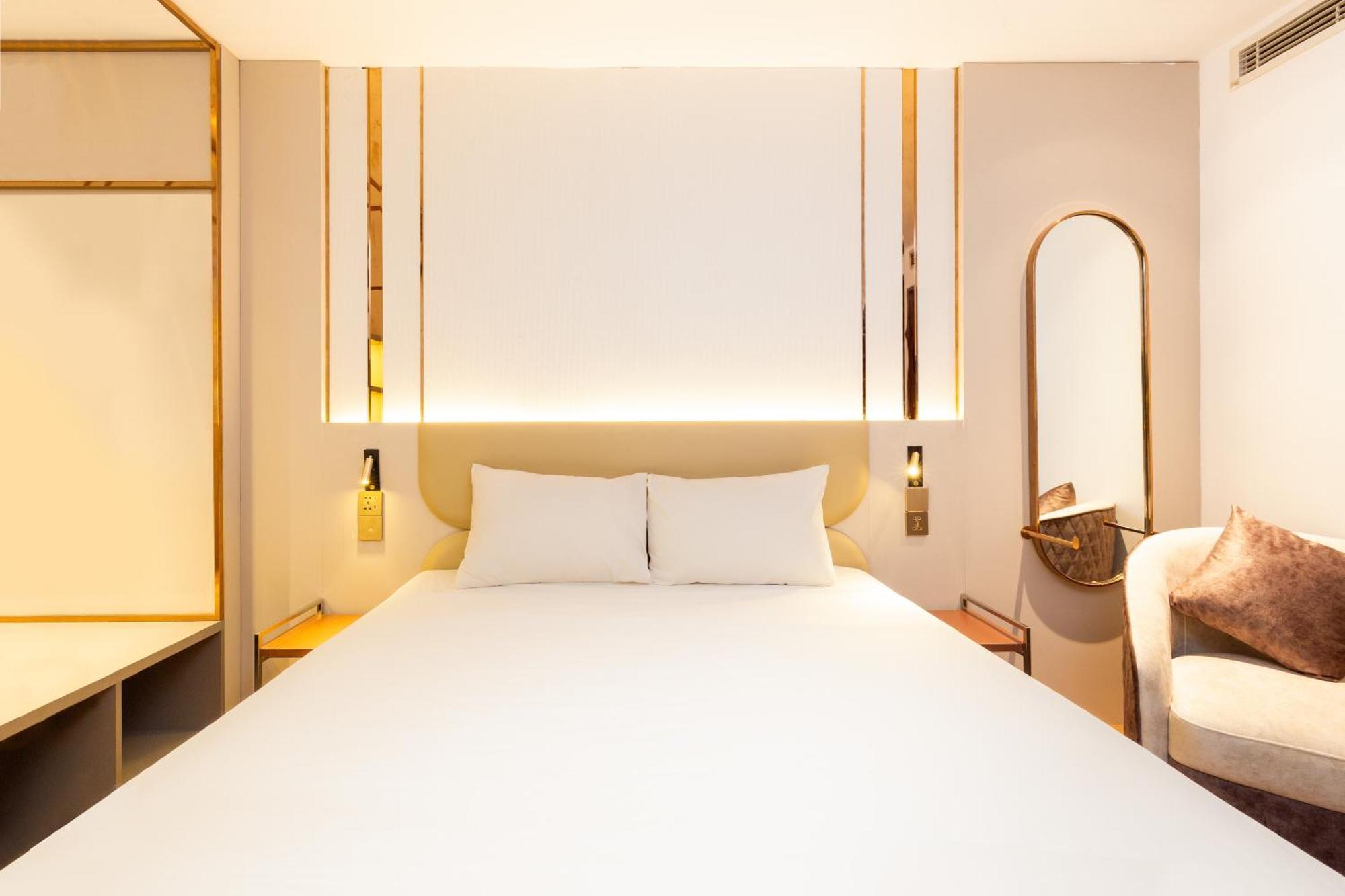 The Luxury Mays Khách sạn 3*