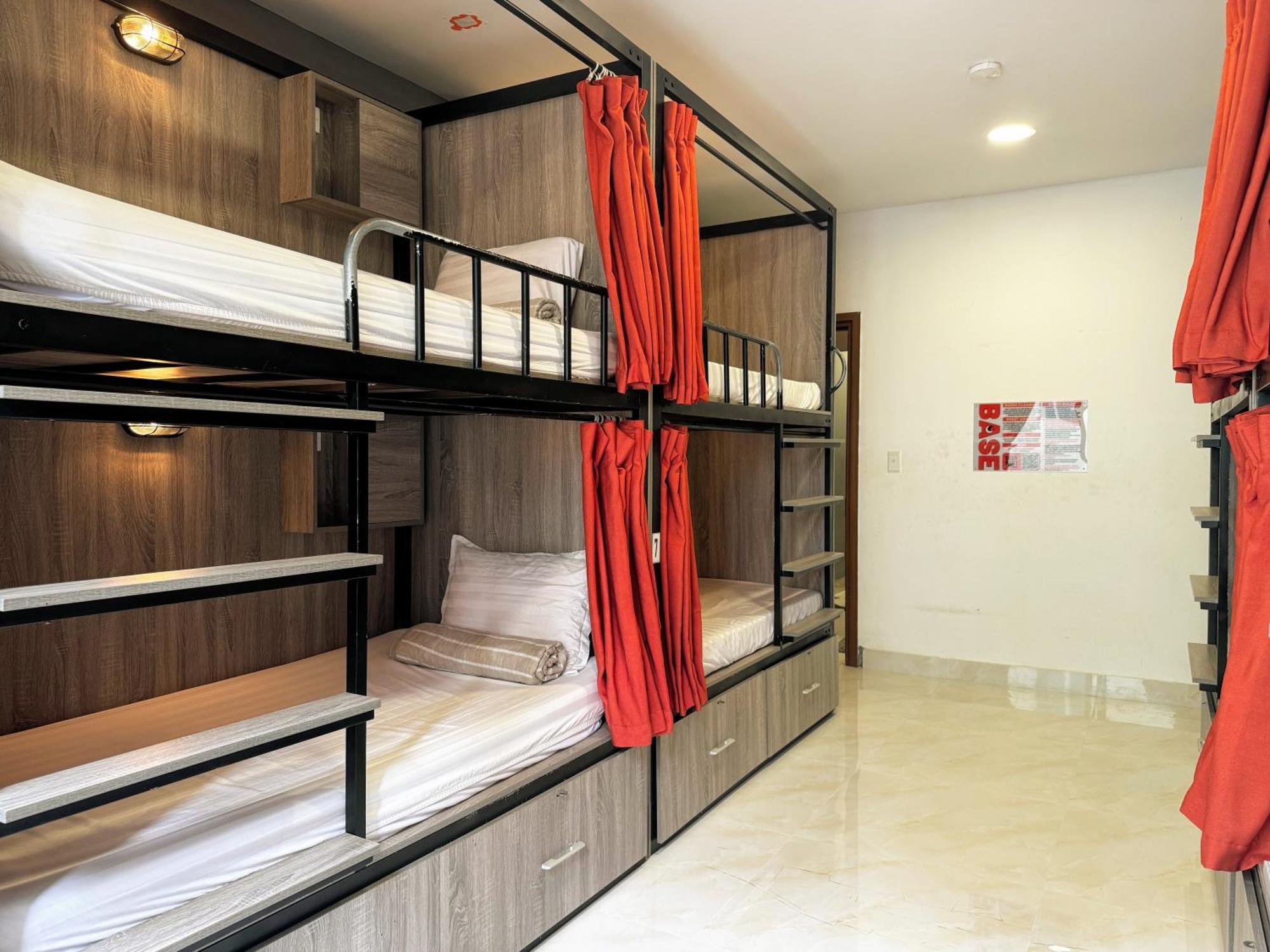 Hostel Base Backpackers