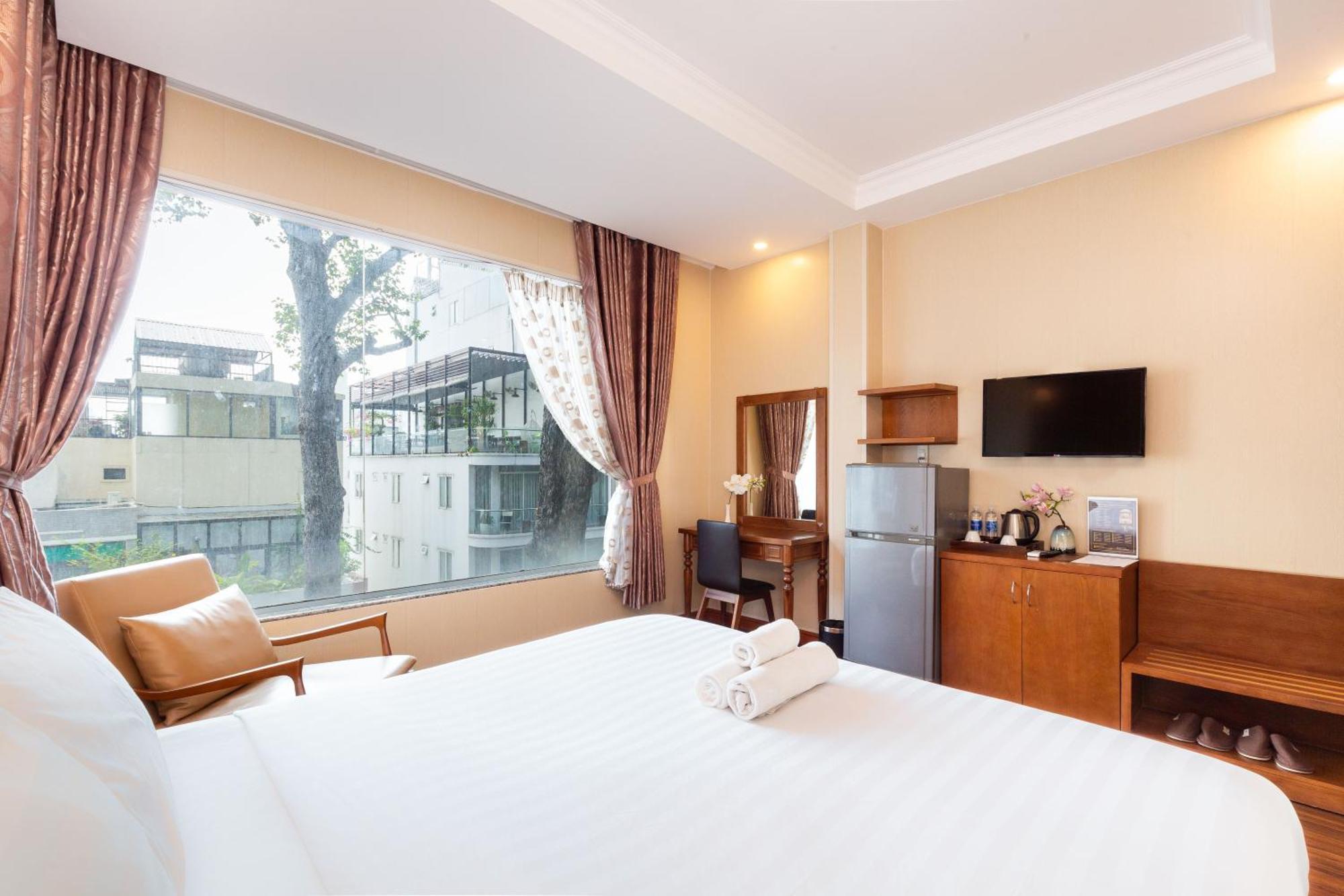 Premium Sonata Saigon Khách sạn