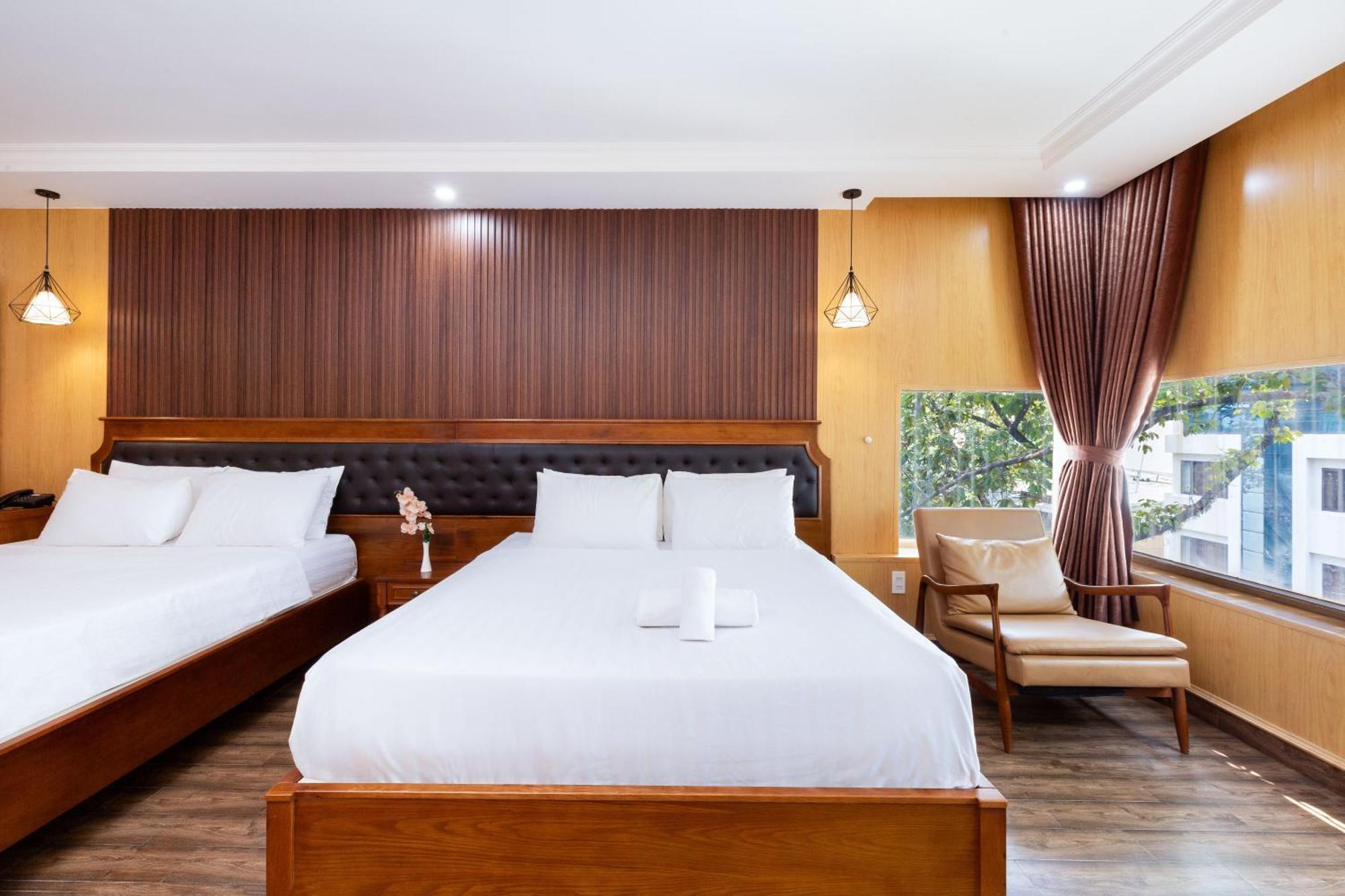 Premium Sonata Saigon Khách sạn