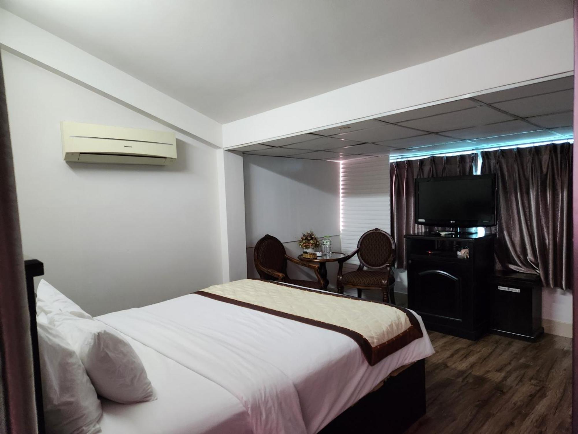 Hotel Vien Dong District 7 Phu My Hung 2*
