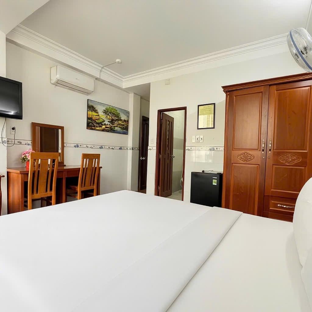 Hotel Diamond Cmt8 - Center Saigon 2*
