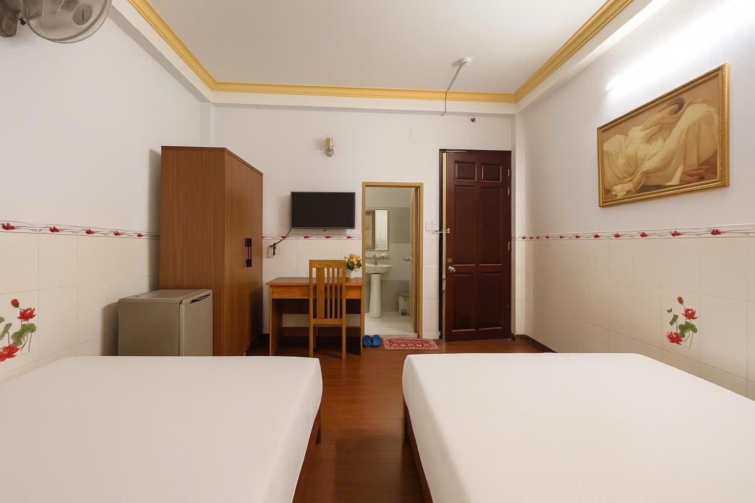 Diamond Hotel Cmt8 - Center Saigon Hotel 2*