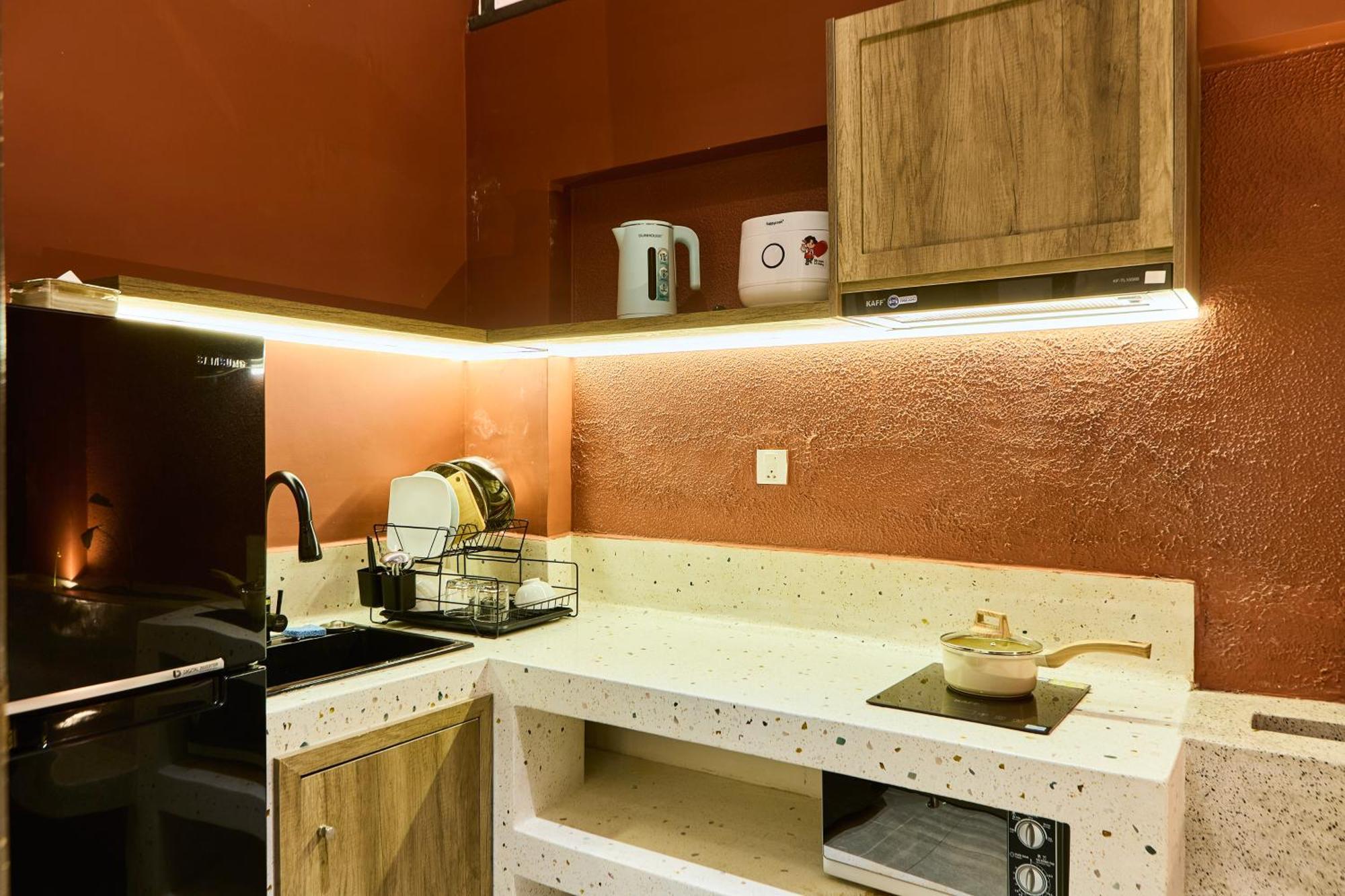Kin Wander Tan Phong, The Moonage Aparthotel *