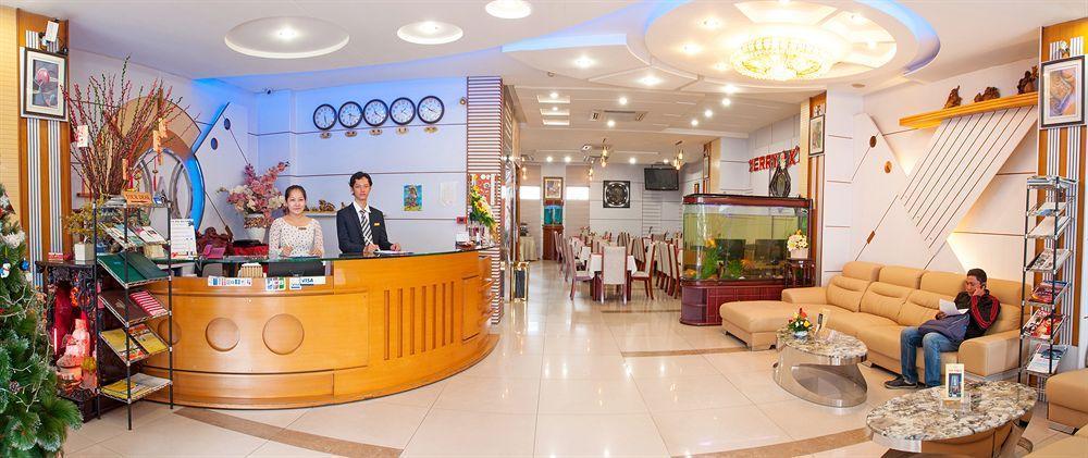 Cozy Midnight Khách sạn 4*