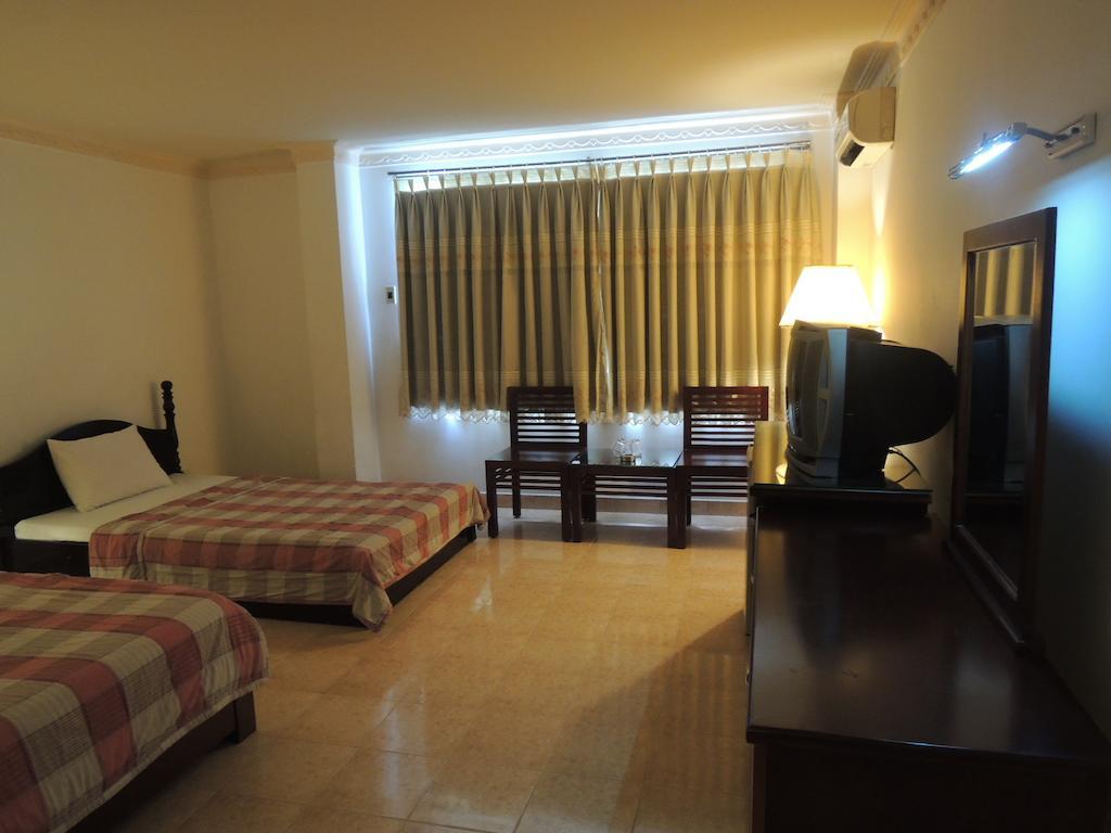 Phung Long Hotel Hotel *