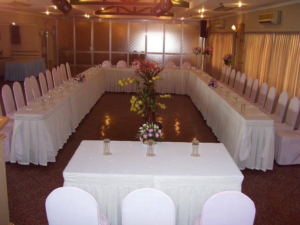 Khách sạn Bat