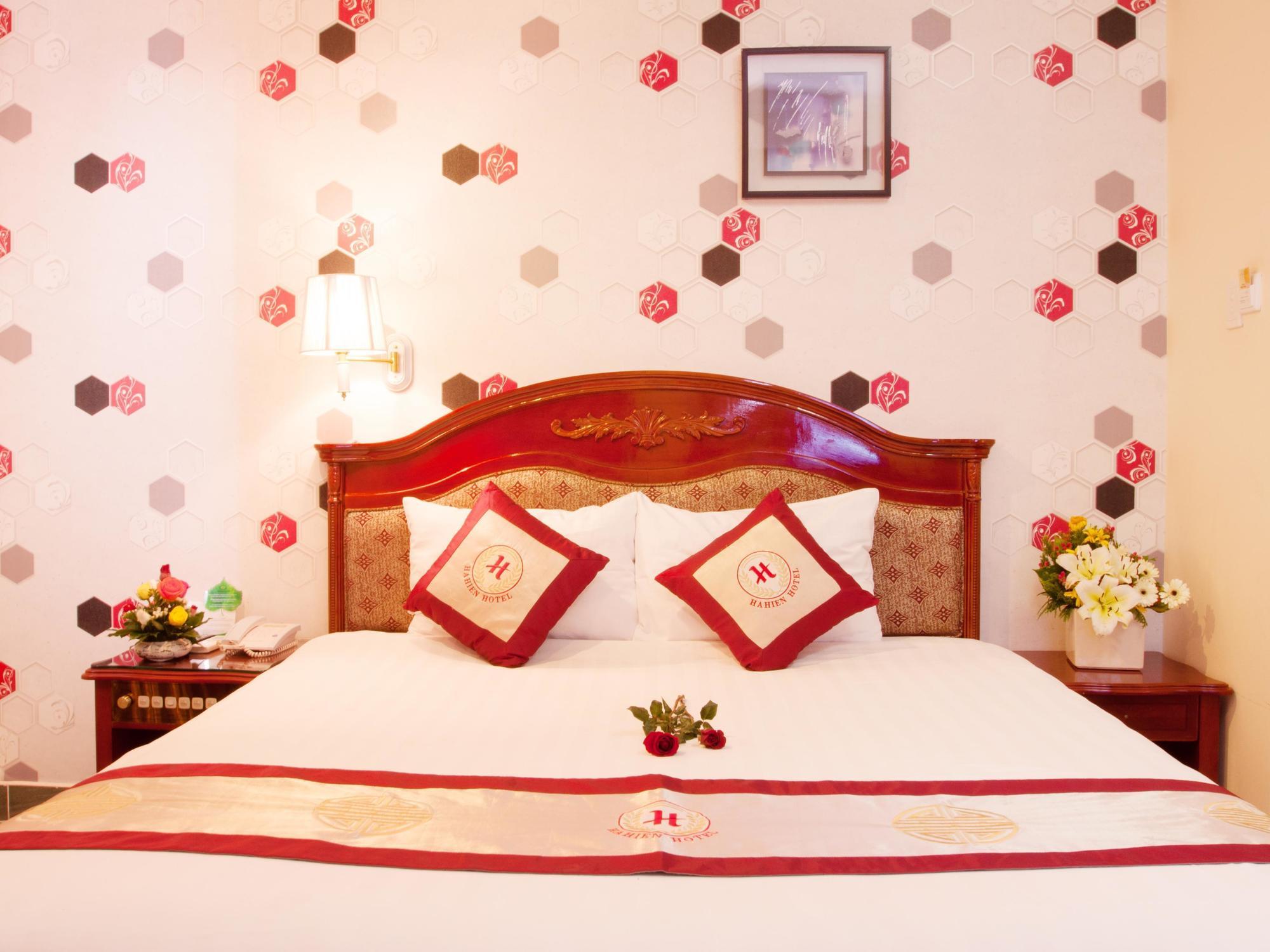 Cozy Midnight Khách sạn