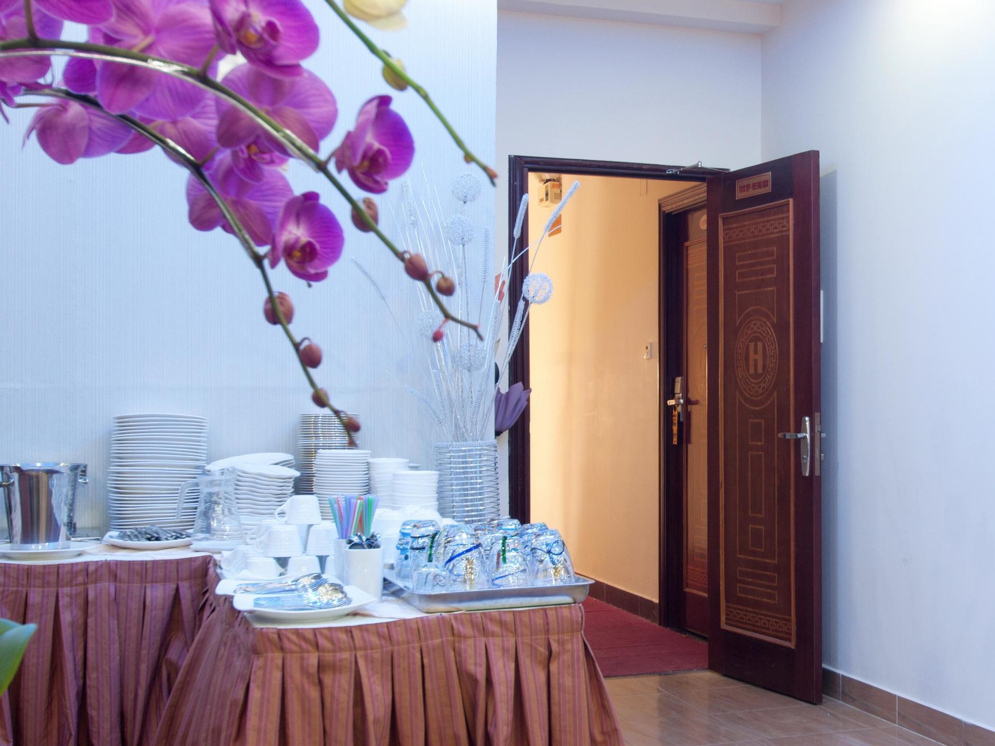 Cozy Midnight Khách sạn 4*