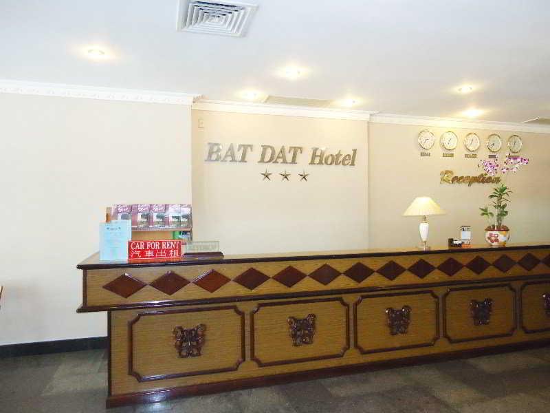 Khách sạn Bat