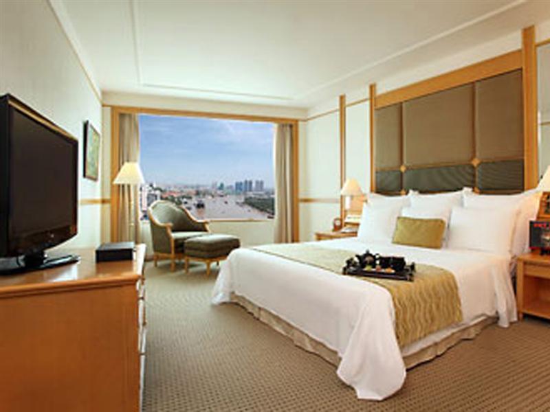 Khách sạn Renaissance Riverside Sài Gòn