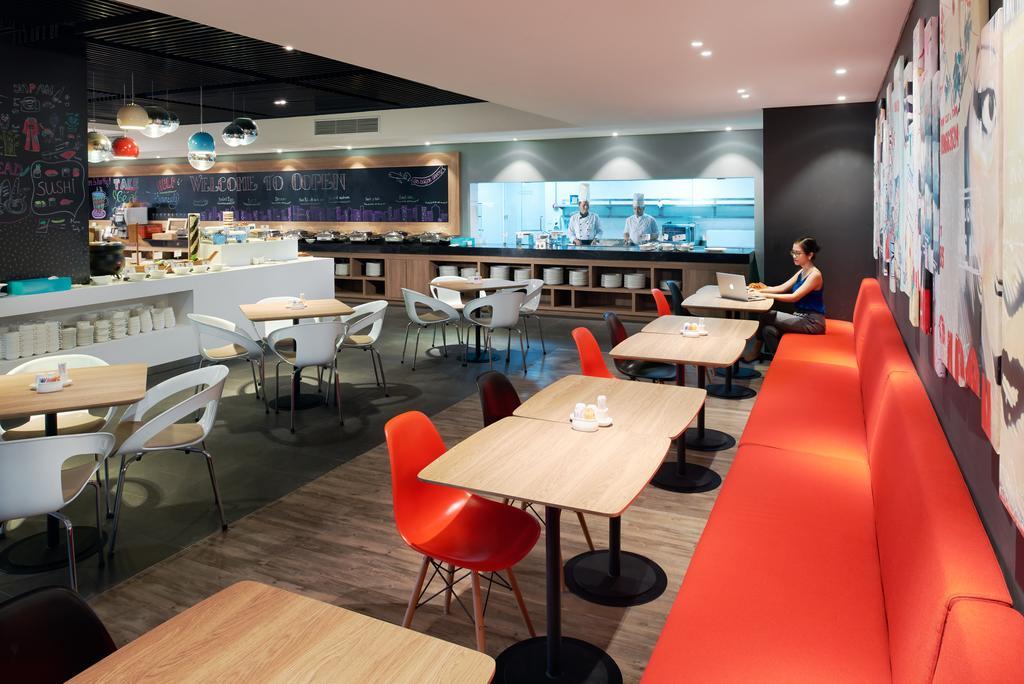 Ibis Saigon Airport Hotel 4*