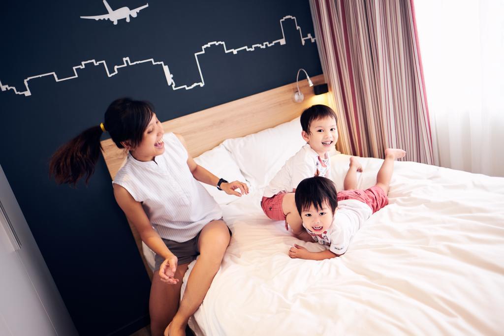 Ibis Saigon Airport 4*
