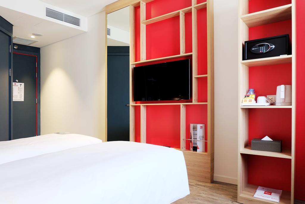 Ibis Saigon Airport 4*