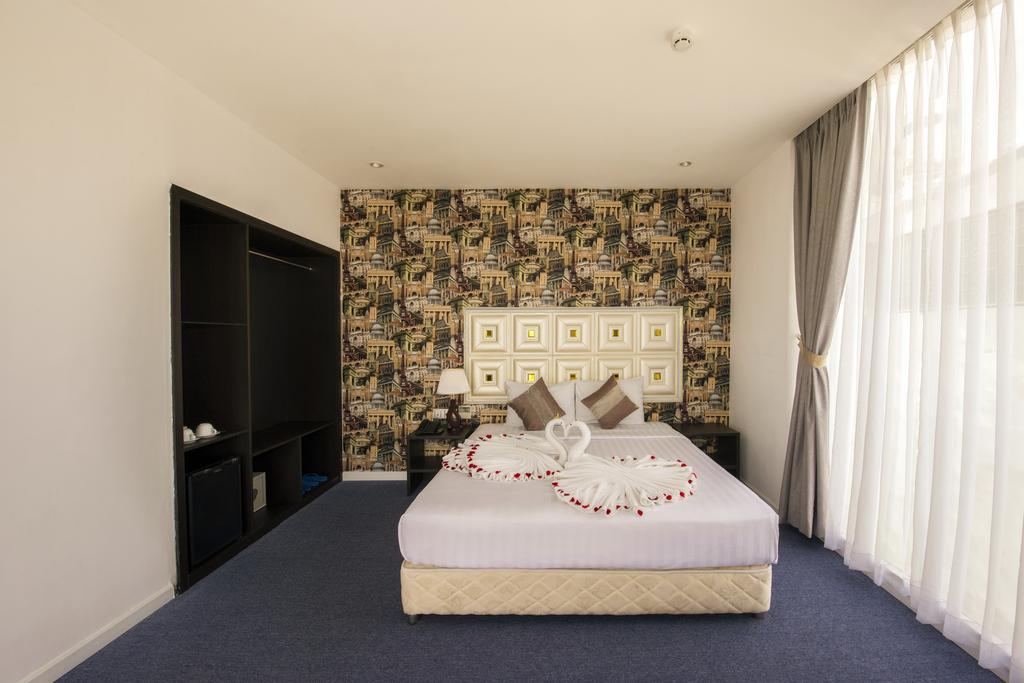 Golden Crown Hotel