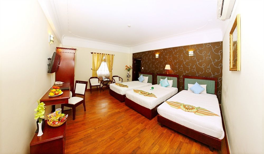 Universe Saigon Hotel