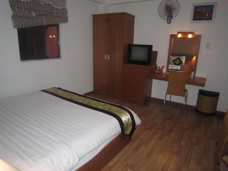Lucky Star Saigon Hotel 2*