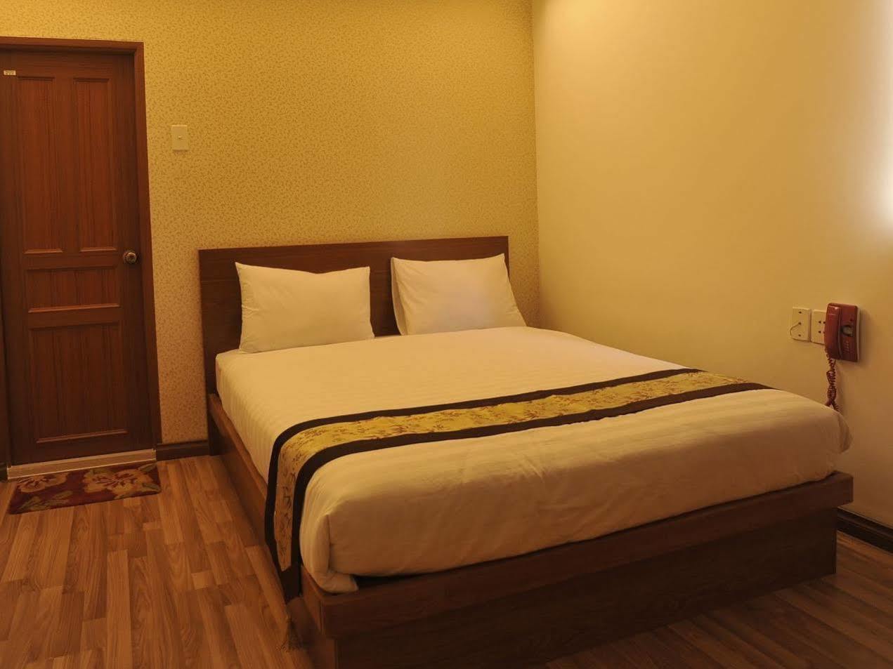 Lucky Star Saigon Hotel