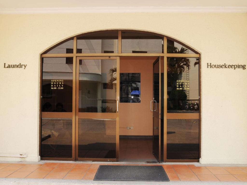 Aparthotel Riverside Serviced 4*