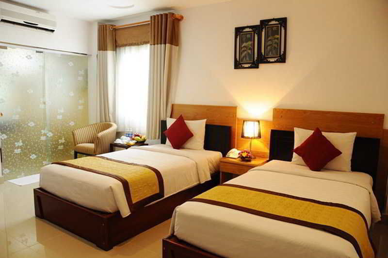 Park Saigon Hotel