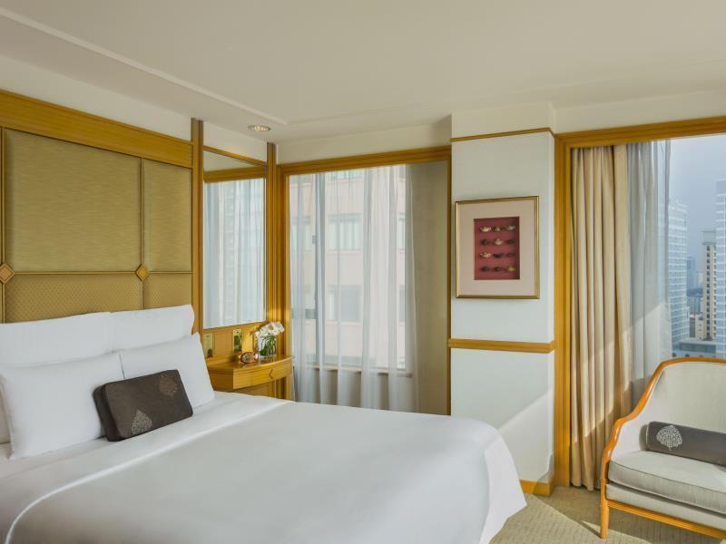 Renaissance Riverside Sài Gòn 5*