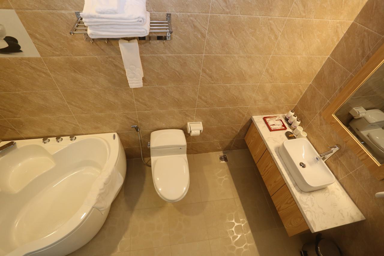 Hotel Thuy Sakura & Serviced