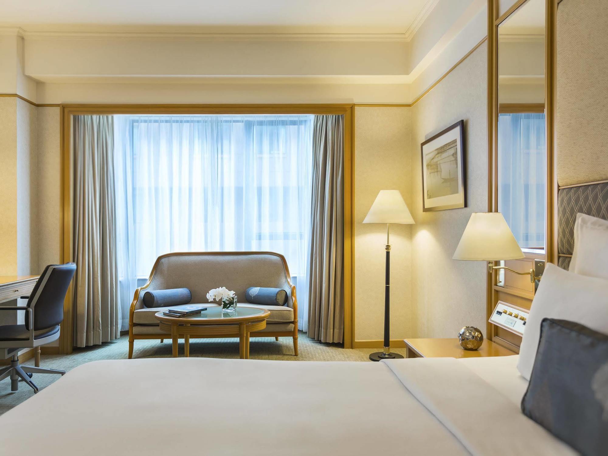 Renaissance Riverside Sài Gòn Khách sạn