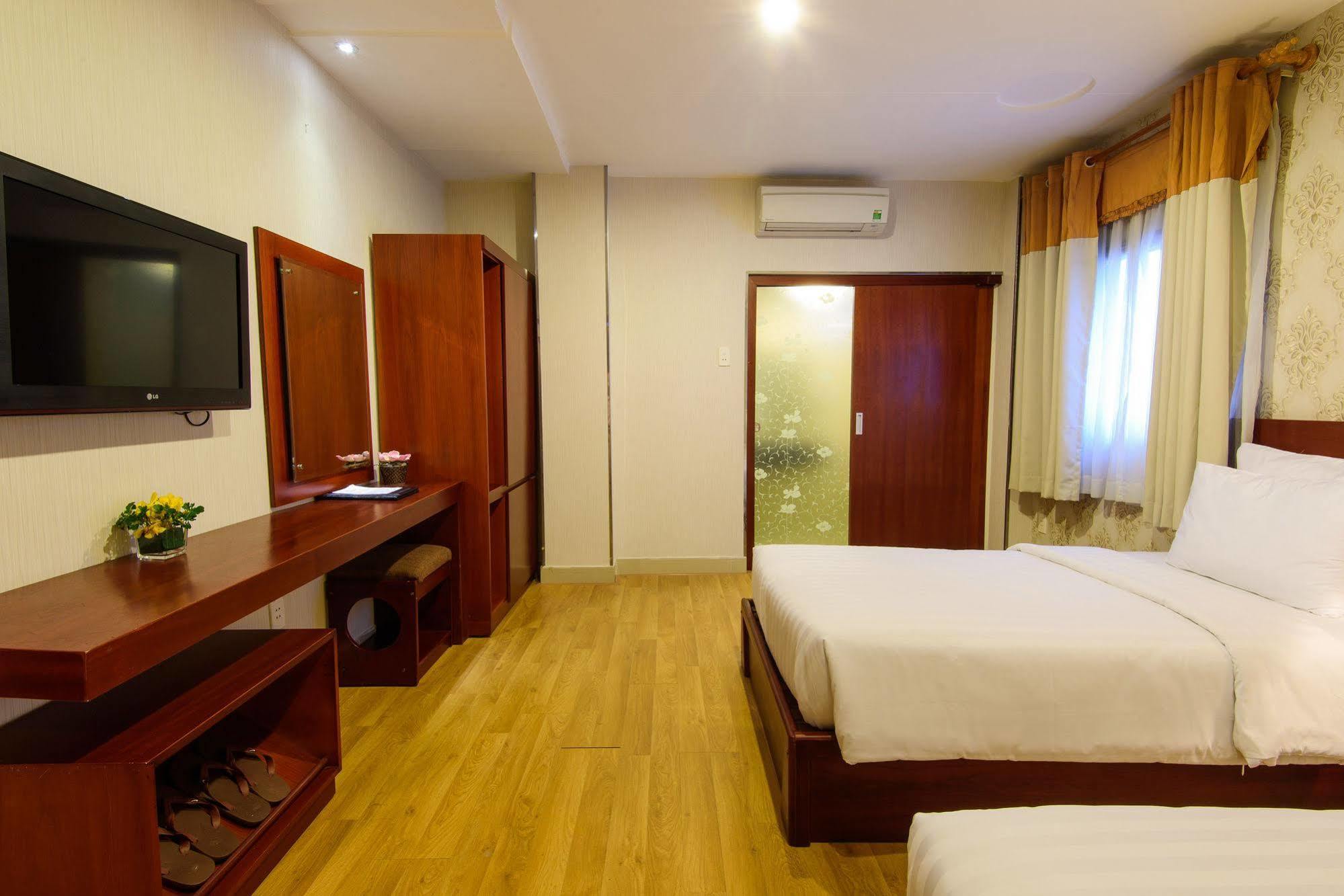 Park Saigon 3*